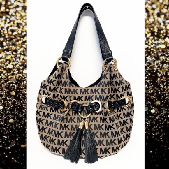 Michael Kors shoulder bag. Excellent used condition. - Picture 2 of 8